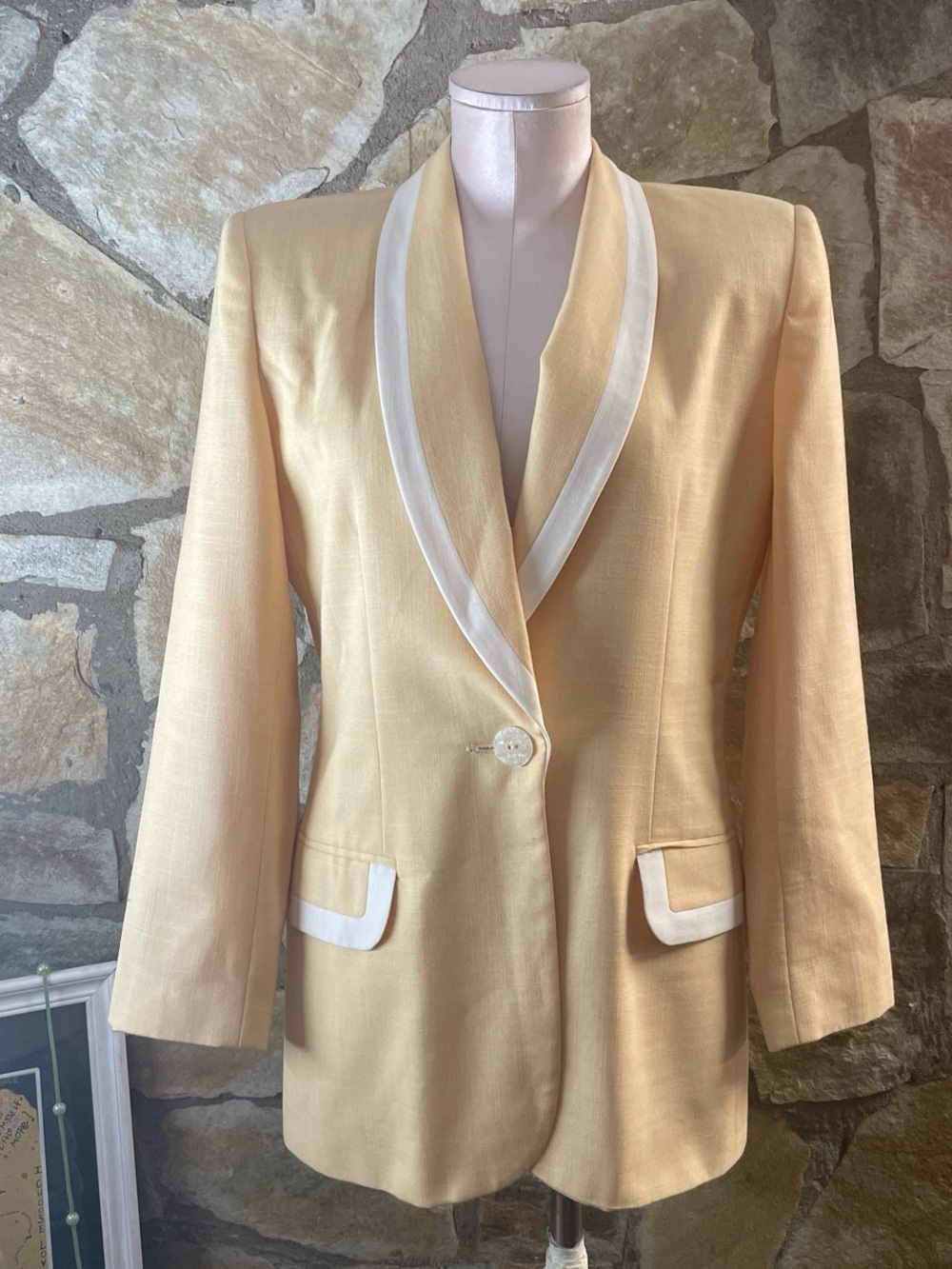 Oleg Cassini Pale Yellow Blazer with White Lapel